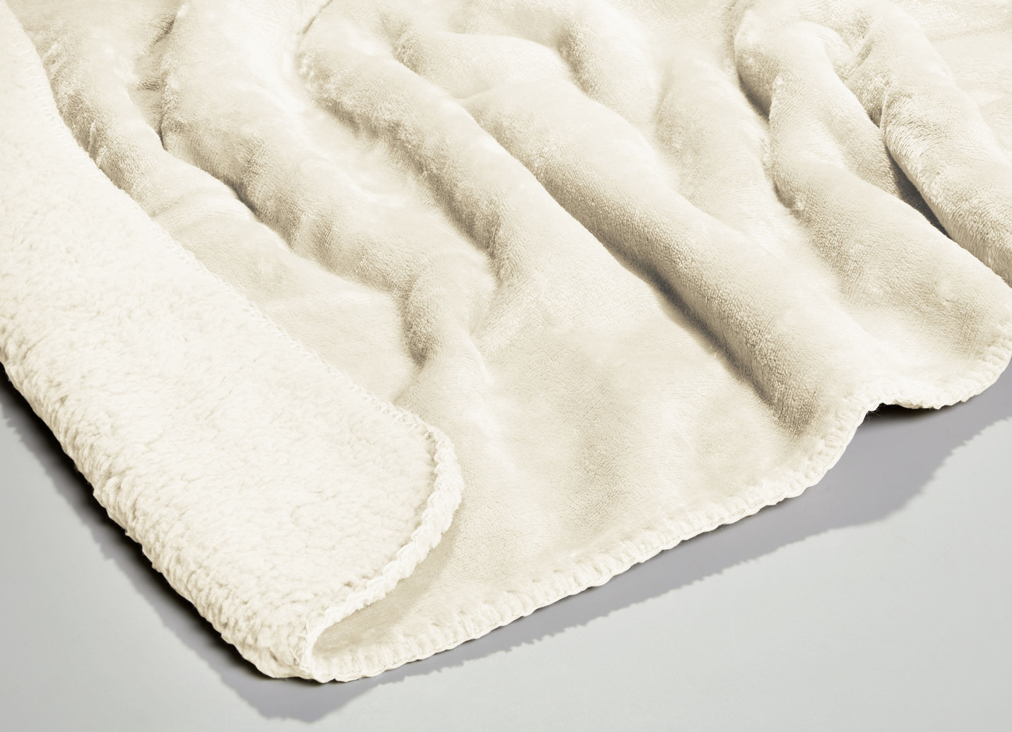 Superkuschelige Wohndecke in Teddyfleece-Qualität