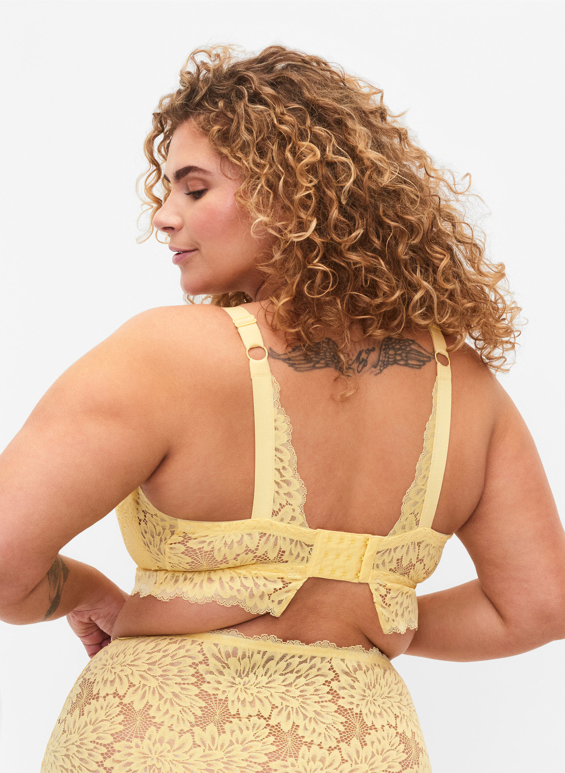 Bralette med stringdetalje og blød vattering