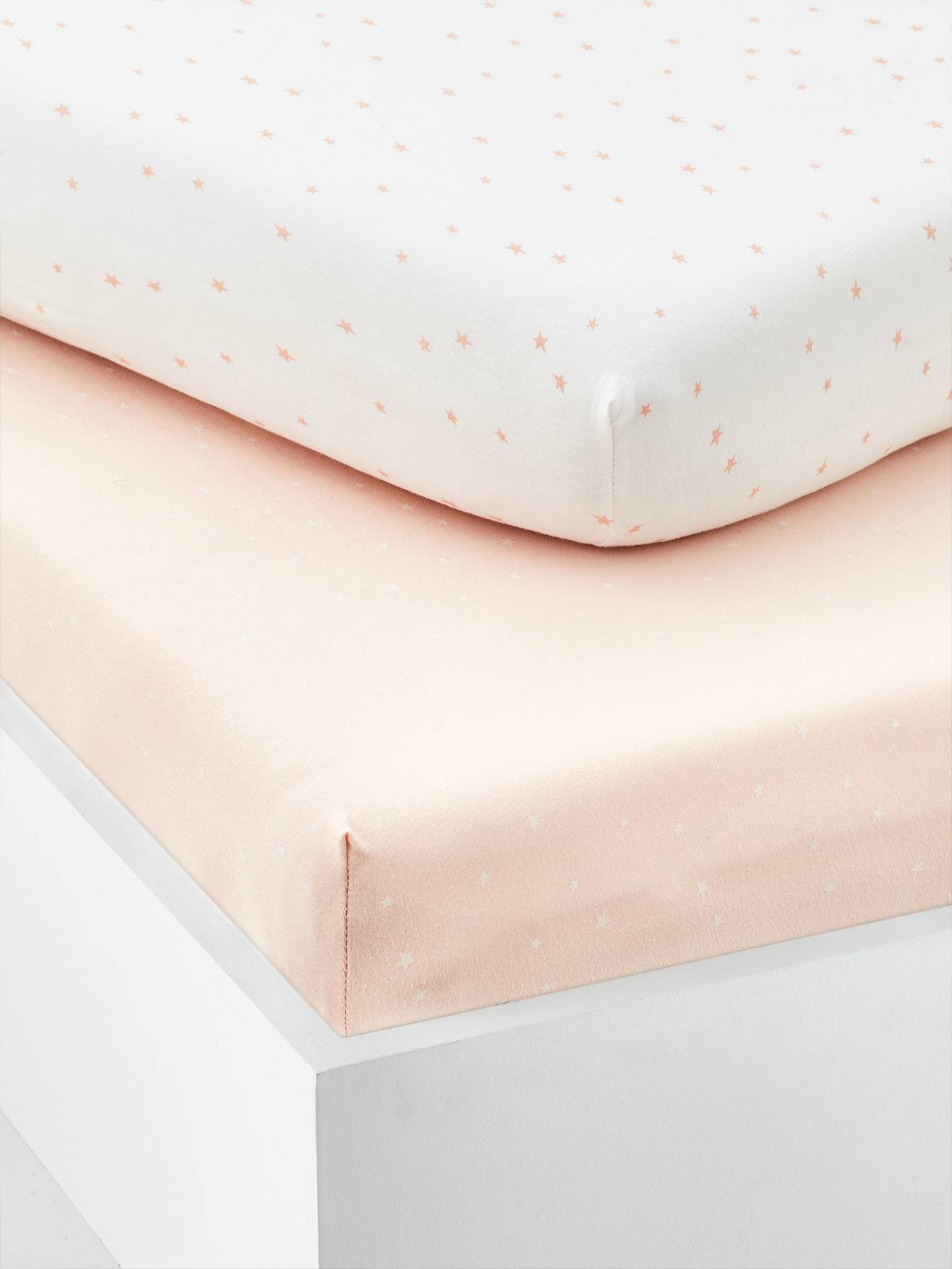 Conjunto de 2 lençóis de bebê com elástico, em algodão estampado azul escuro.