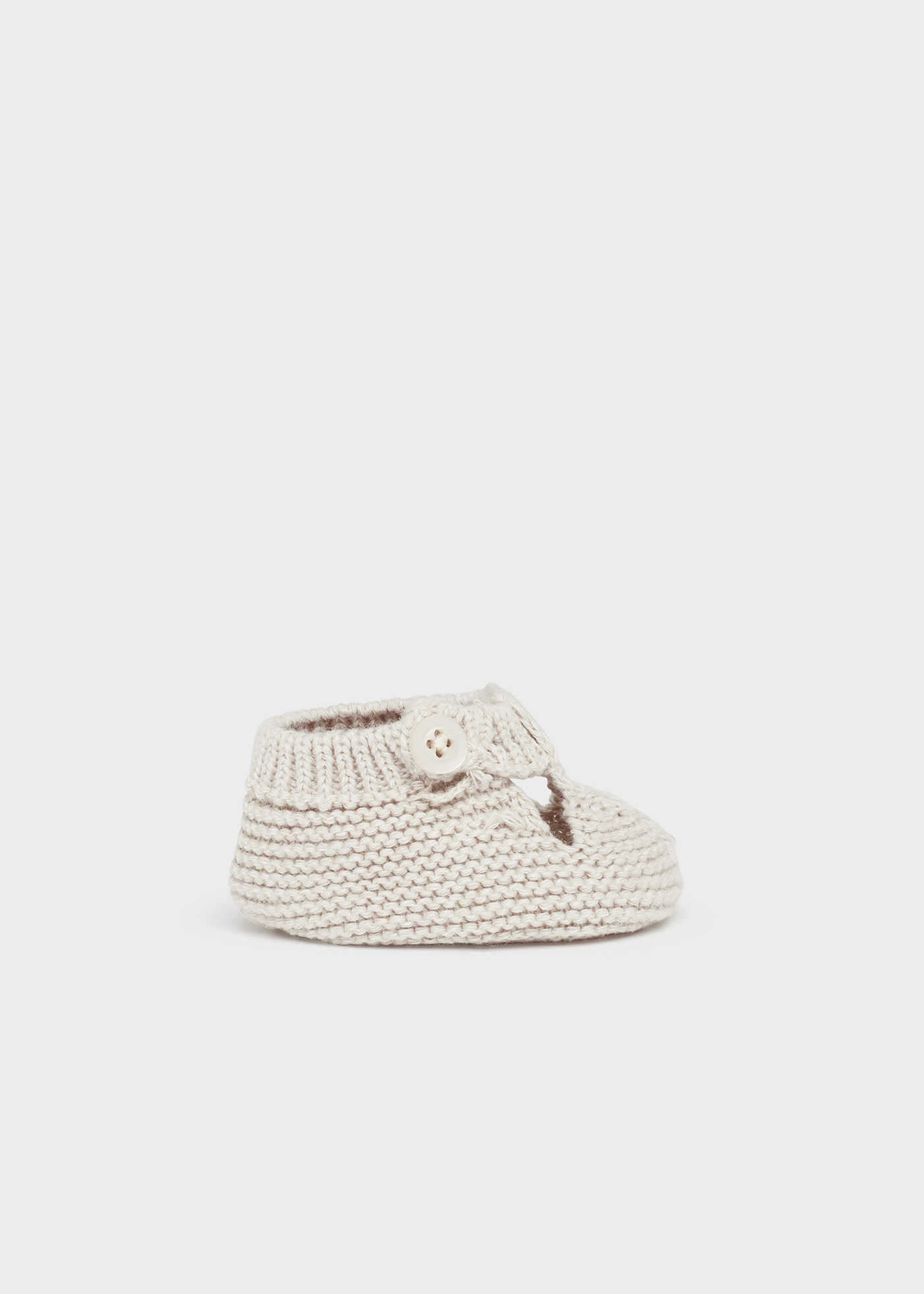 Sapatinhos de malha Better Cotton para recém-nascidos, cor branco-creme