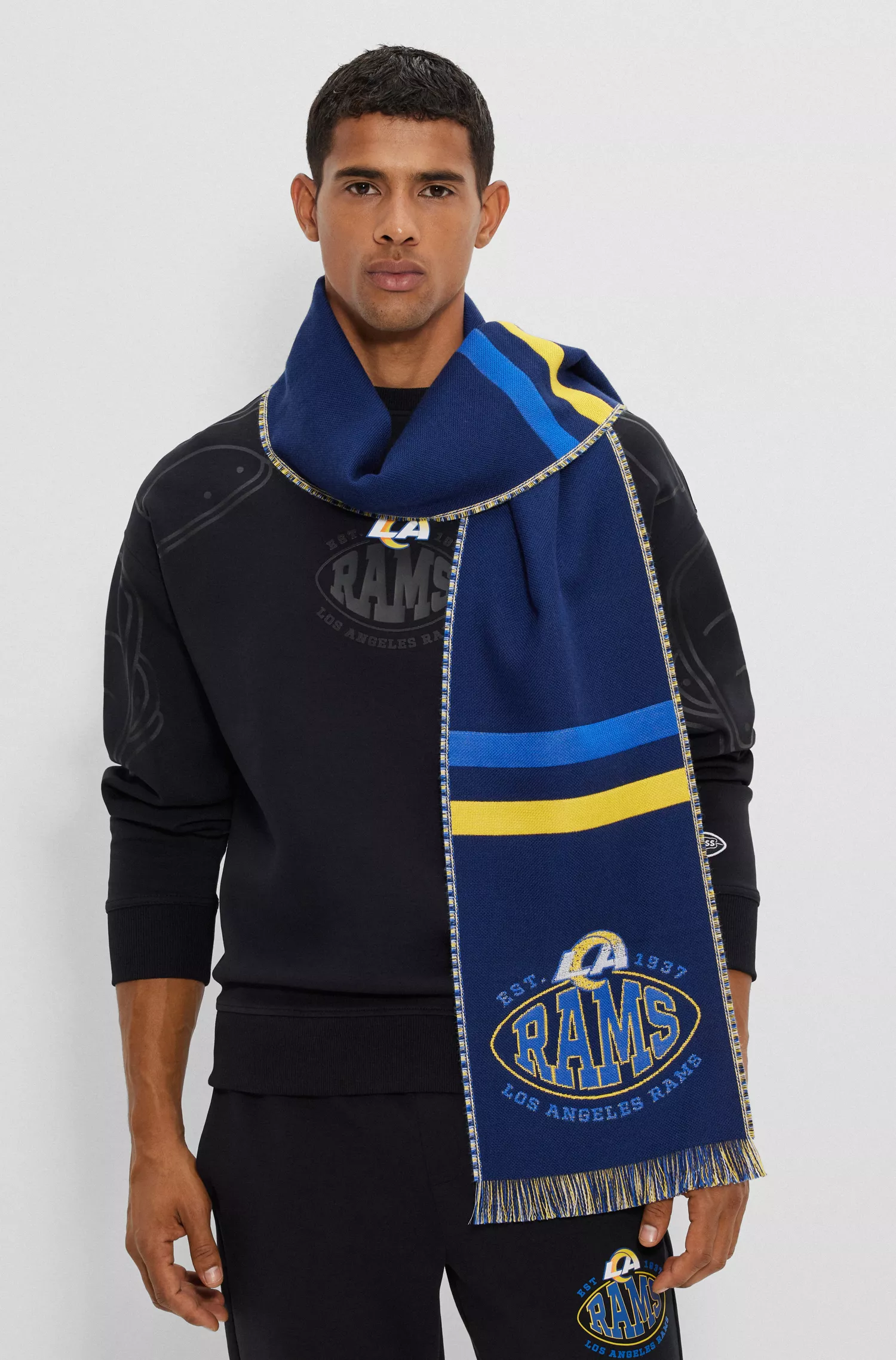 Cachecol BOSS Orange com o logo da BOSS x NFL e a marca do LA Rams.