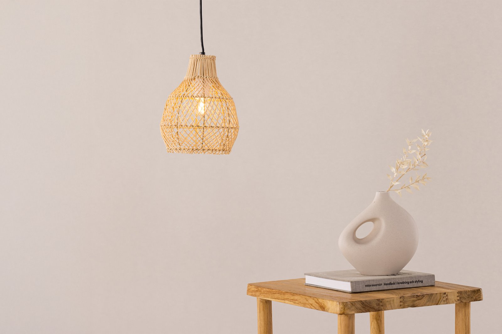 Varekil taklampe Skjerm i rotting med sort ledning