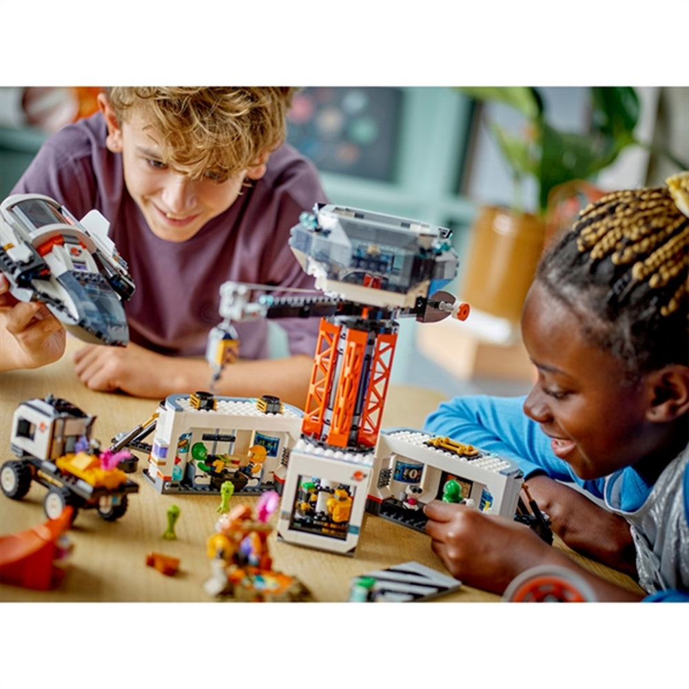 Køb LEGO® City Rumbase og Raketaffyringsrampe