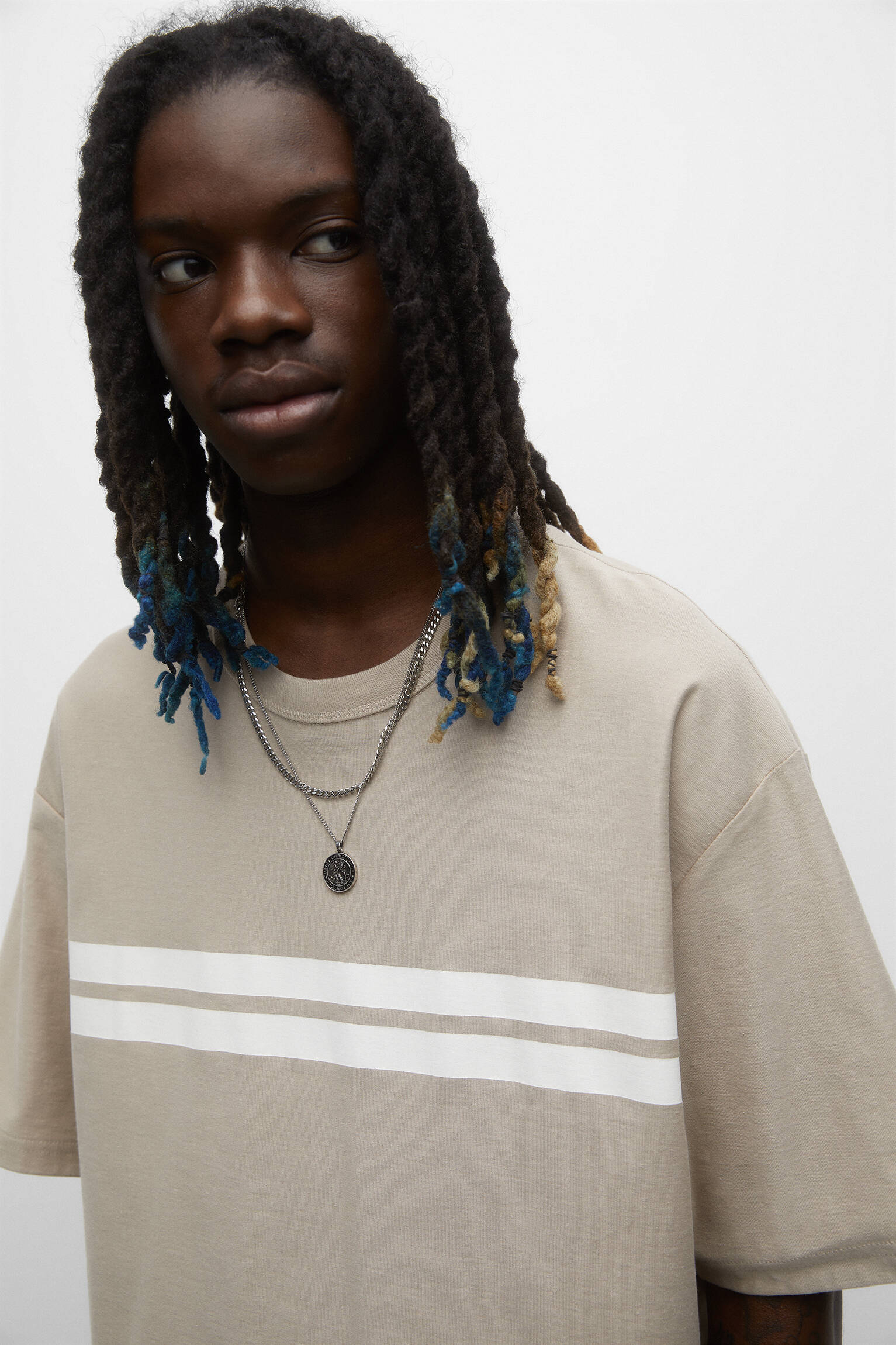 CAMISETA COM PAINEL LISTRADO - AREIA