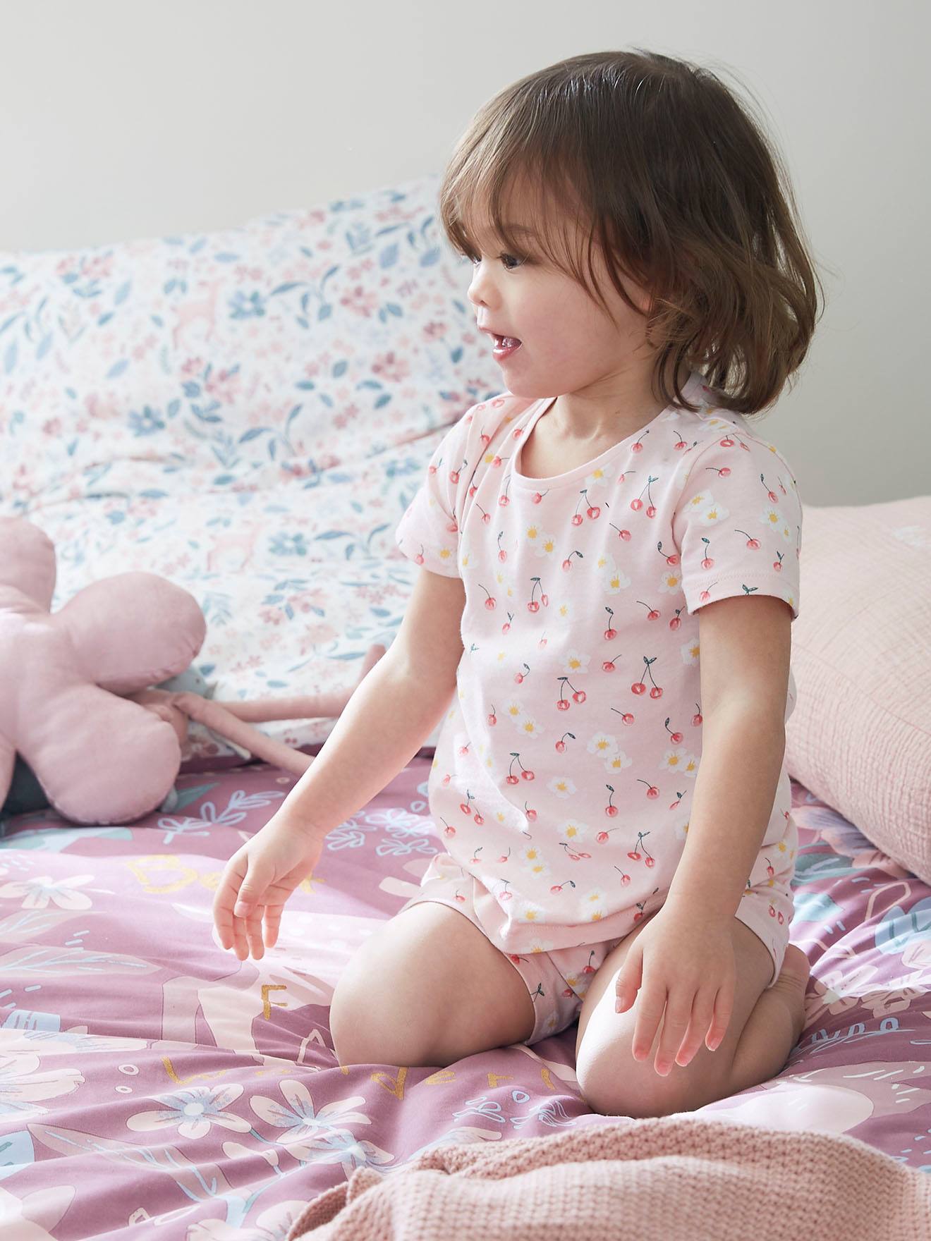 Conjunto de 2 pijamas com shorts estampados com flores e cerejas para meninas