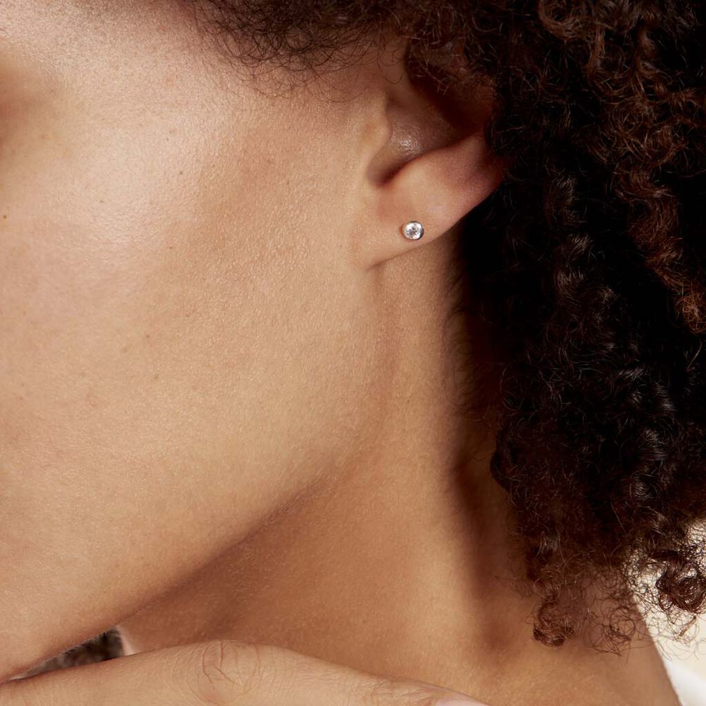 Boucles D'oreilles Puces Daria Serti Clos Or Blanc Oxyde De Zirconium