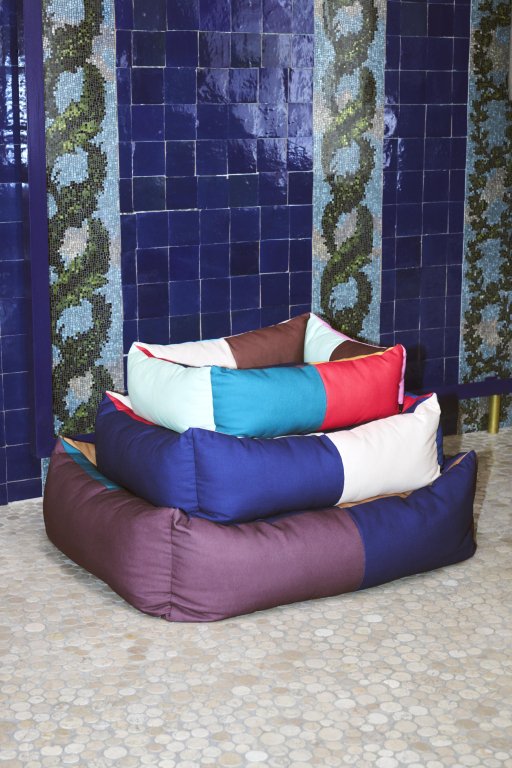 Hay Dogs hondenmand 65x78 Red and Blue