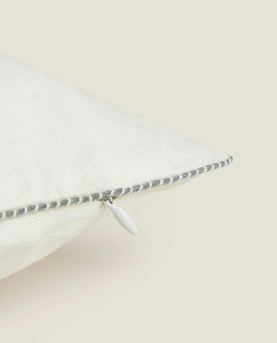CAPA DE ALMOFADA COM COSTURA DETALHADA
