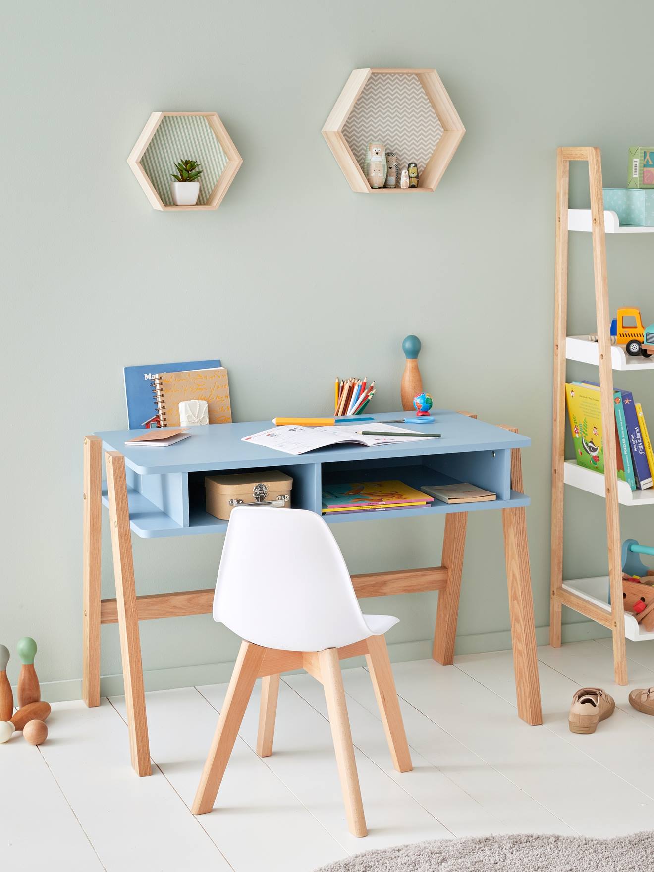 Cadeira infantil escandinava, altura do assento 45 cm, branca lisa