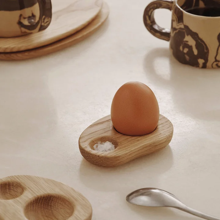 Ferm Living - Cairn Eierbecher, Esche karbonisiert (2er-Set)