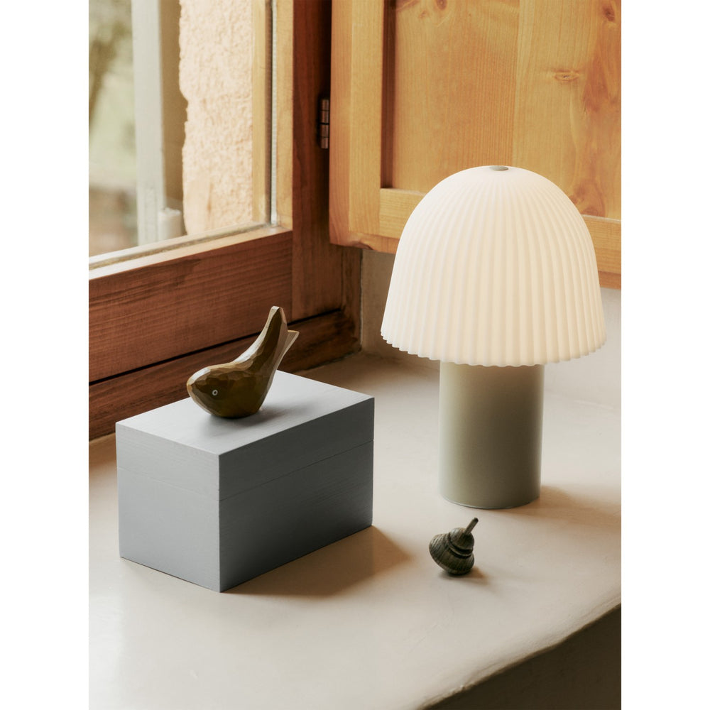 Køb Ferm Living Cashmere/White Flæse Bærbar Lampe