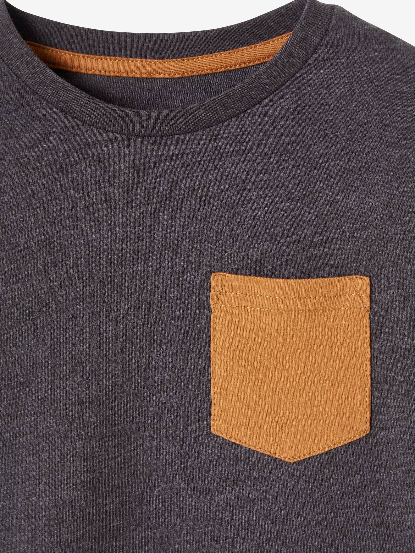 Pacote com 3 camisetas infantis sortidas, marrom médio, lisas com estampas.