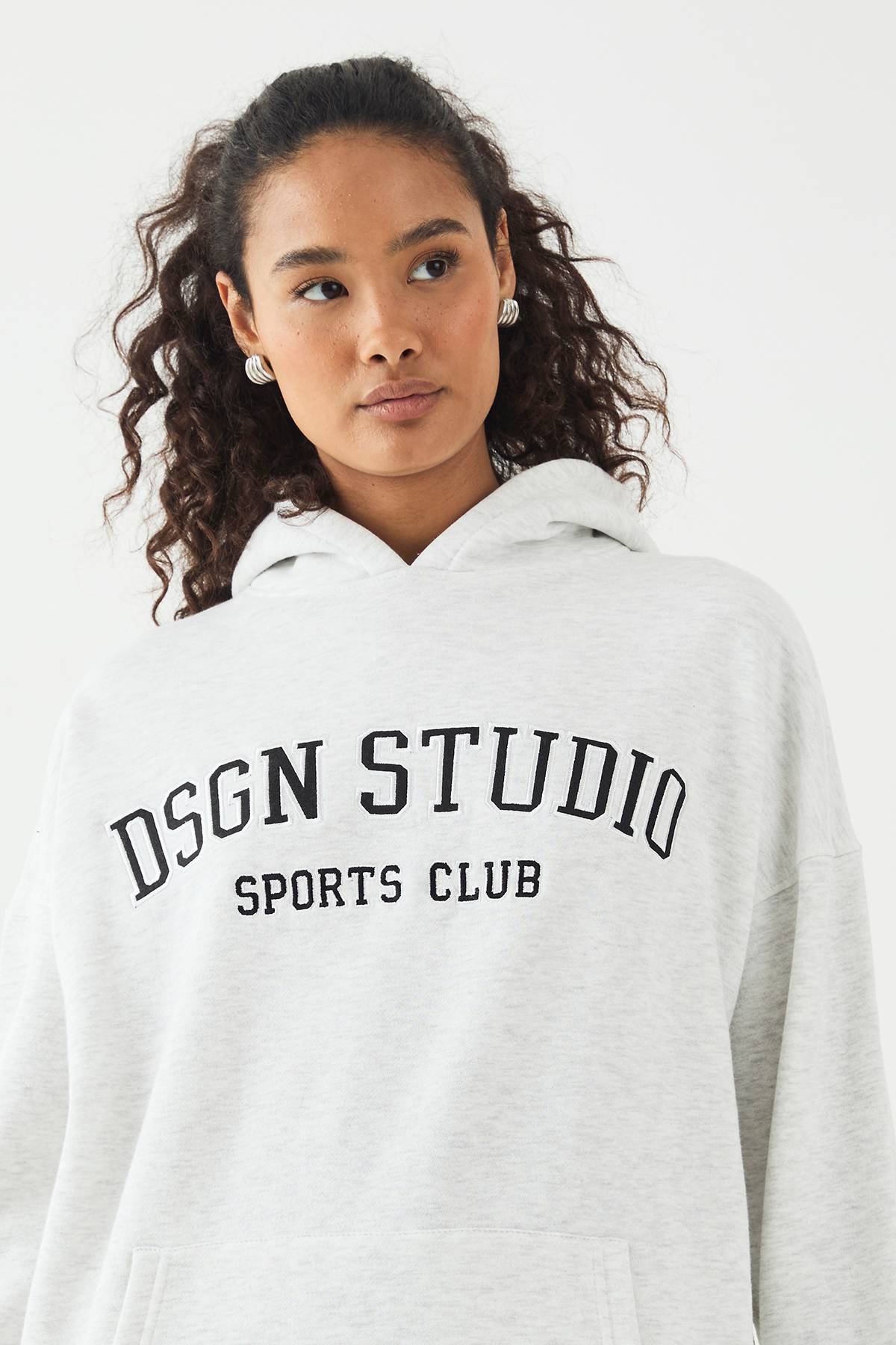 Sweat à Casynthétiqueche Oversized Appliqué DSGN Studio
