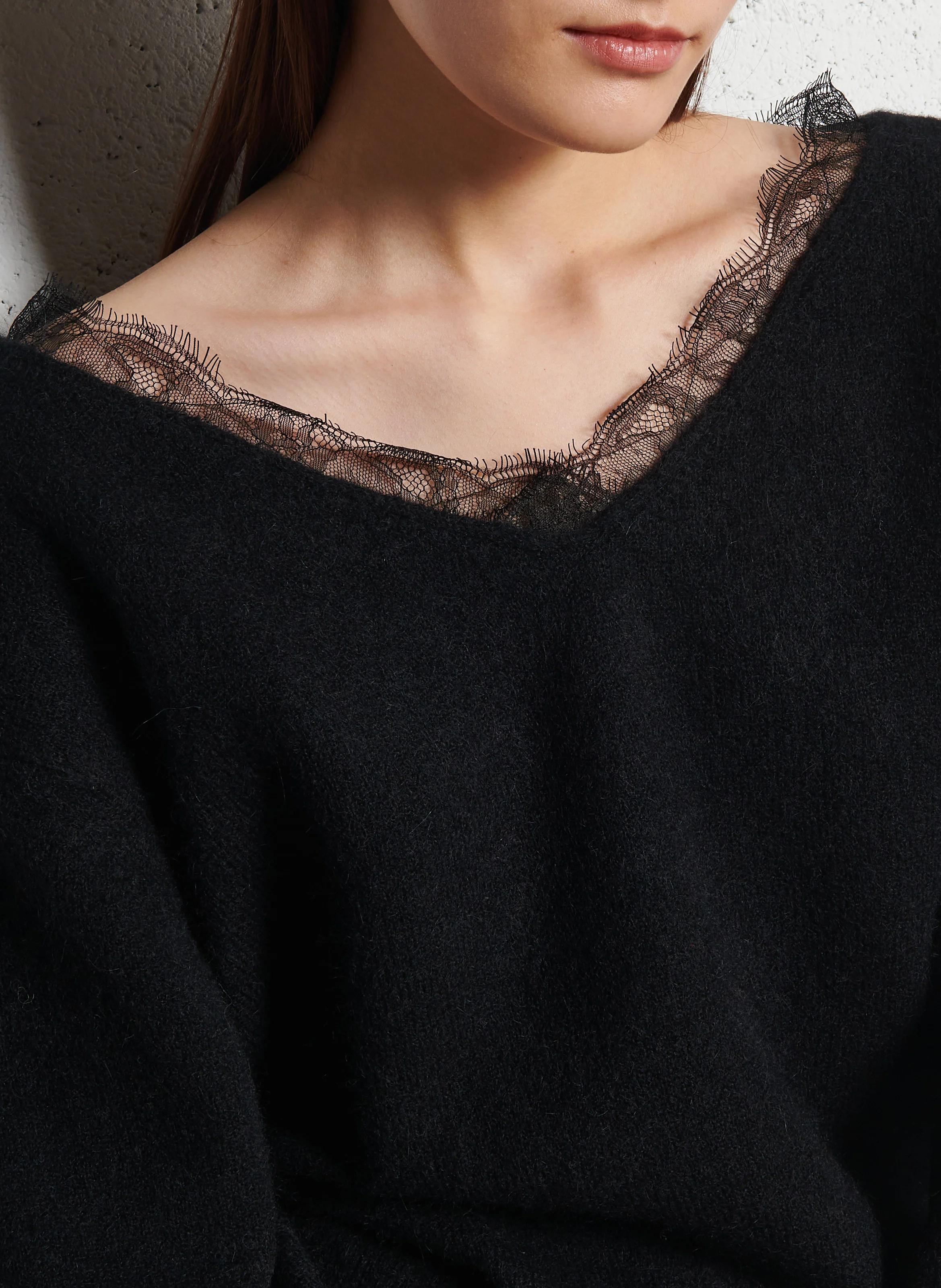 ARMANIA - Pull col V en laine mélangée | Noir