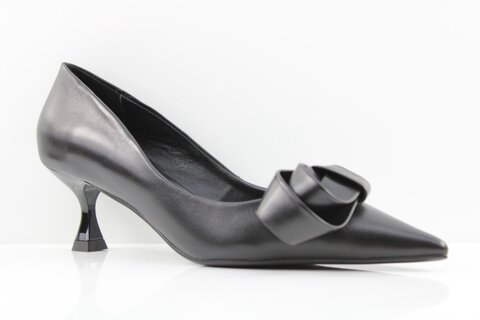 Lola Cruz Pumps
