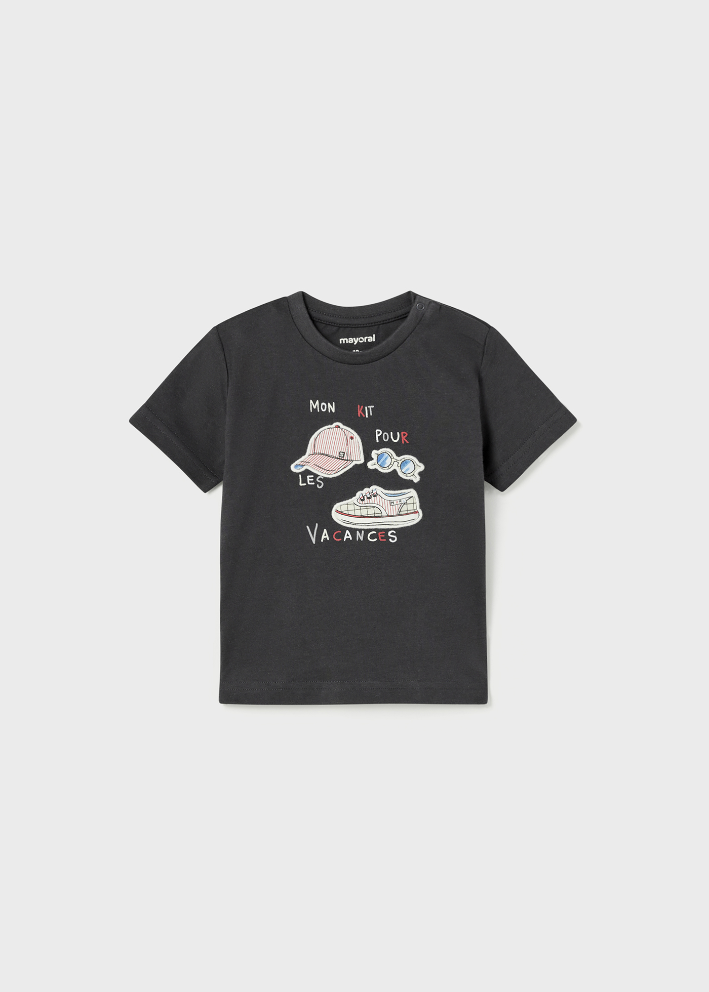 Camiseta infantil com estampa feita em algodão sustentável.