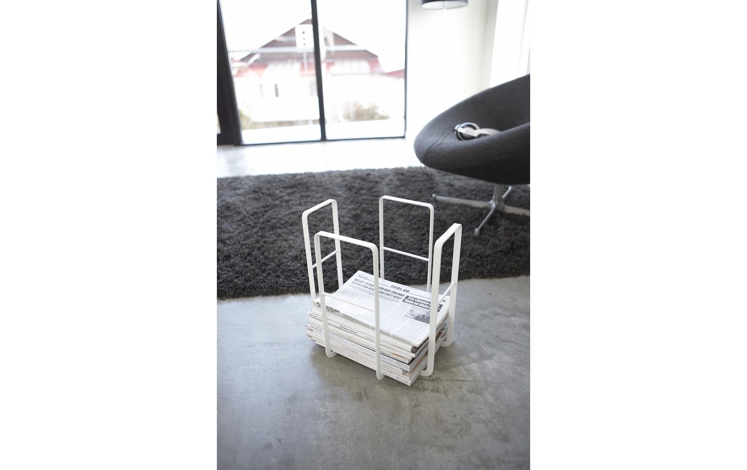 Yamazaki Zeitungsständer »News Rack Tower Schwarz«