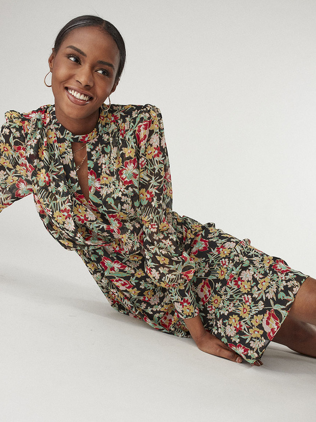 Robe longue cintrée ouverture poitrine