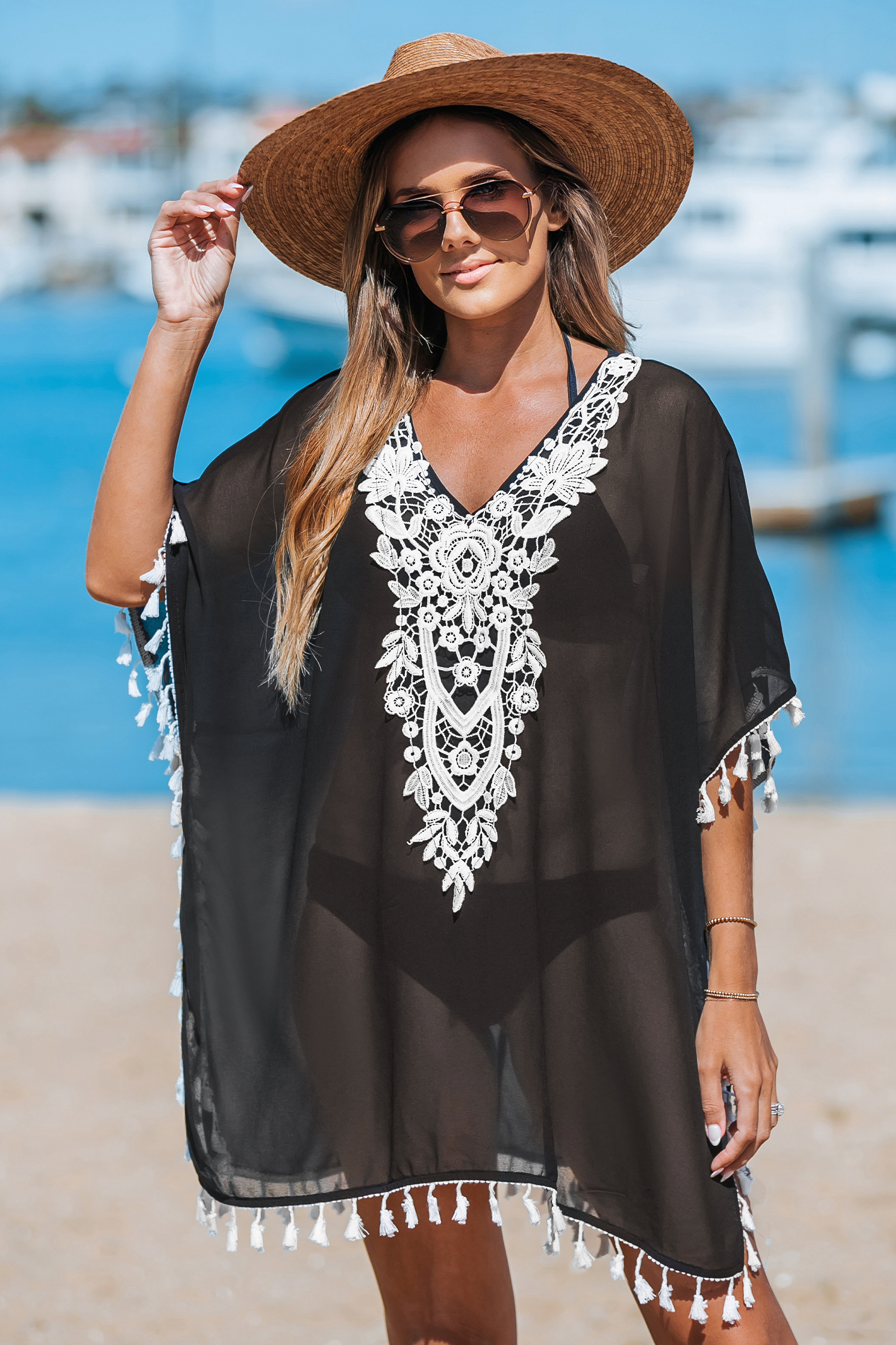 Robe cover up sans manches en dentelle à glands noire et blanche