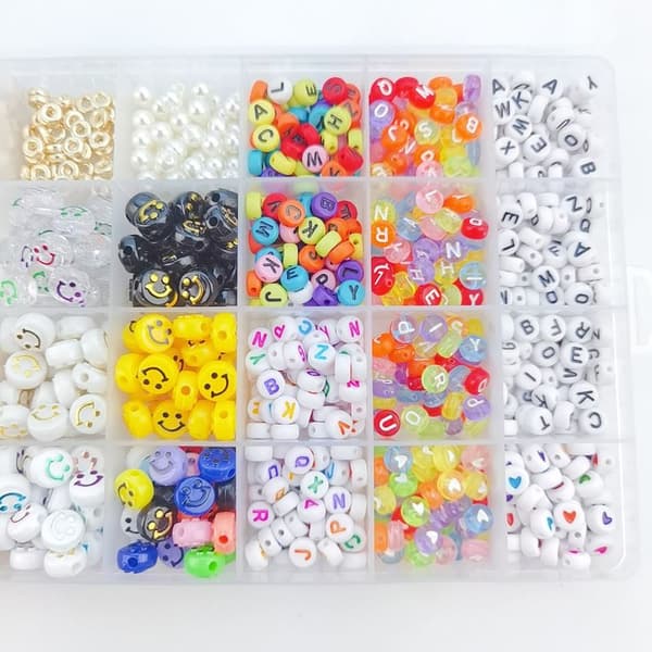 Clay Beads / Heishi Beads Merkki Kit - KREA DIY Smykkesett med forskjellige perler - 7000 stk