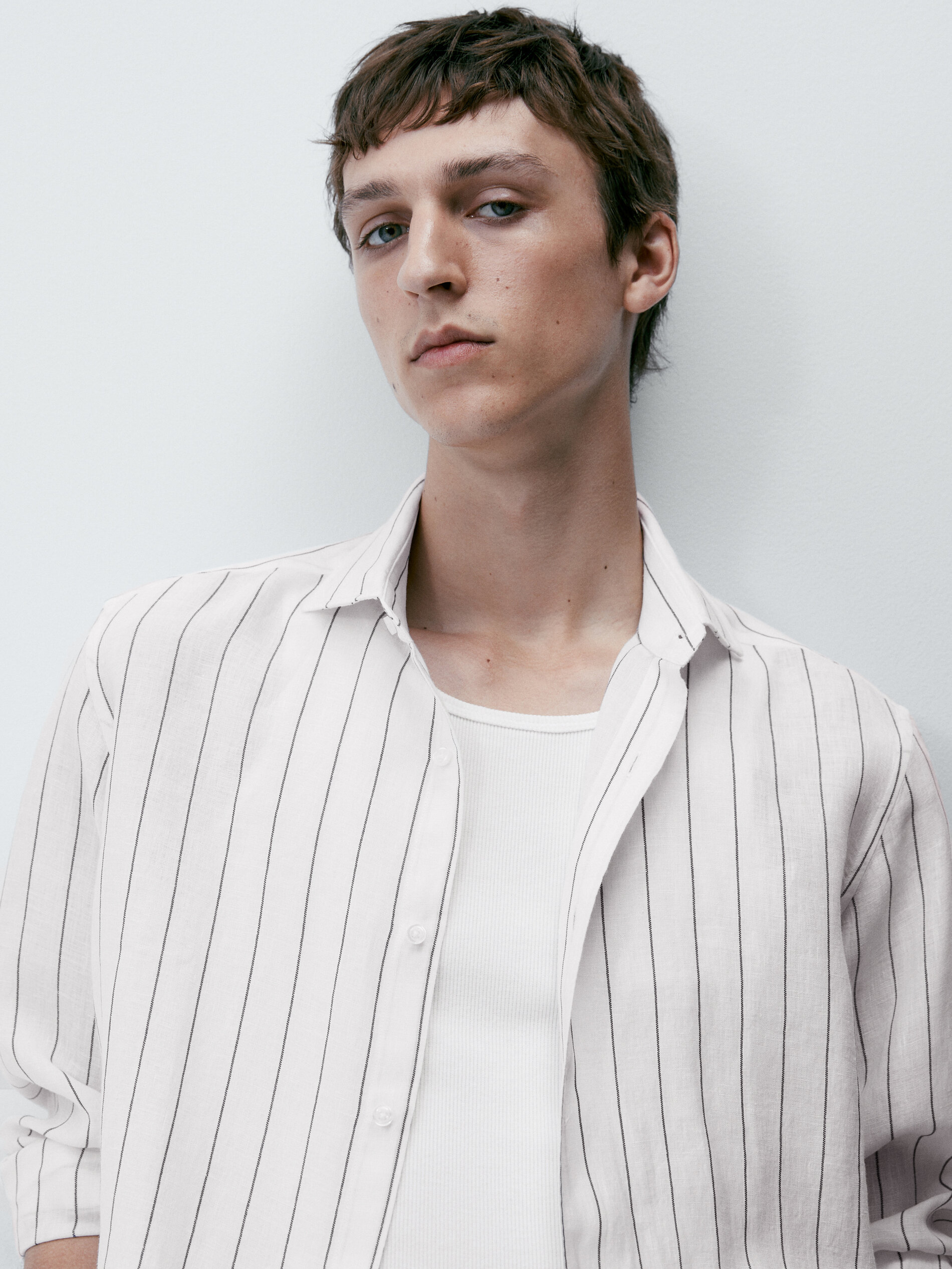 Camisa listrada, em mistura de linho e algodão, modelagem regular - AZUL ESCURO