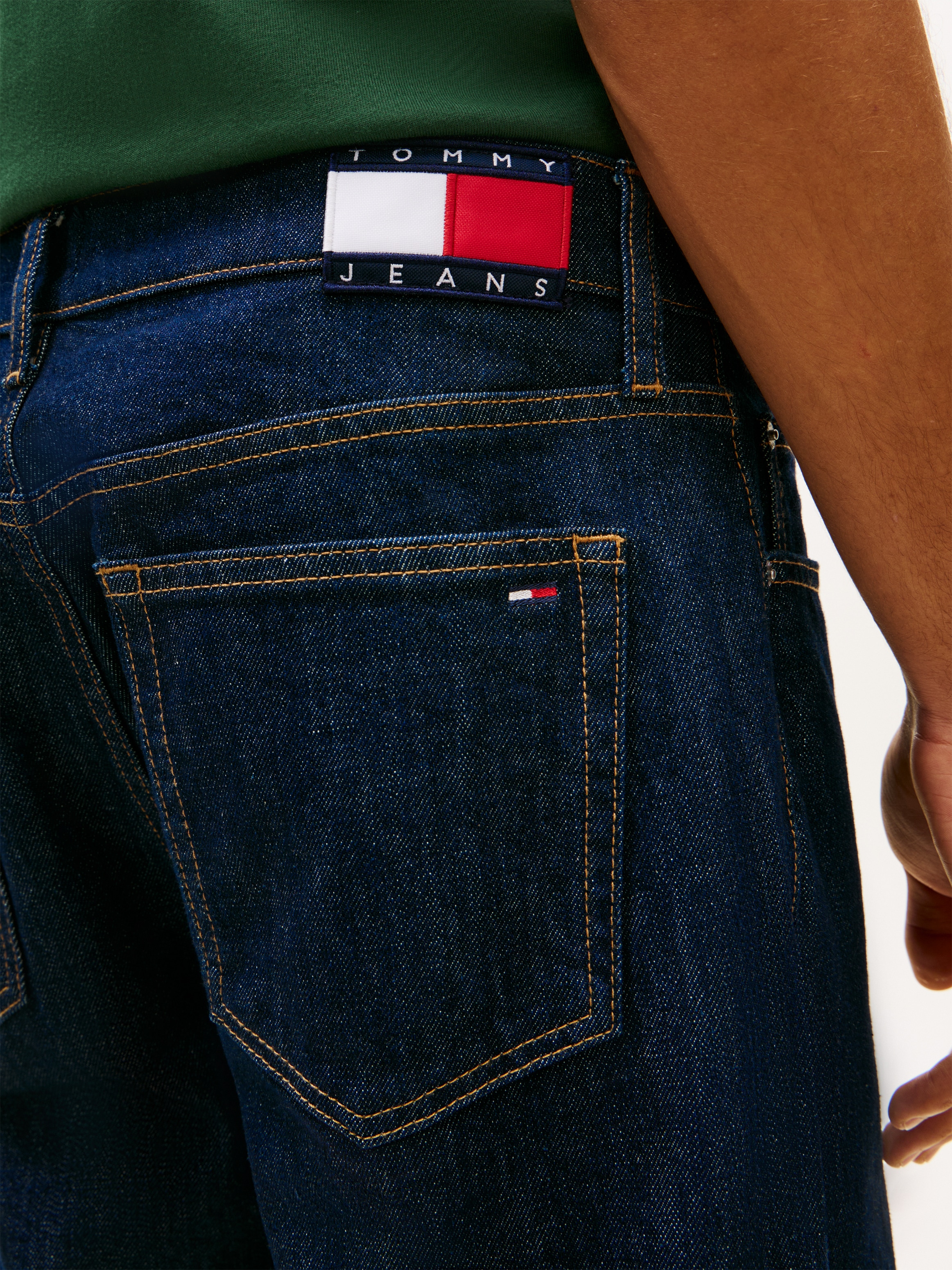 Tommy Jeans 5-Pocket-Jeans »Sonny Regular Tapered«, mit dezenter Waschung