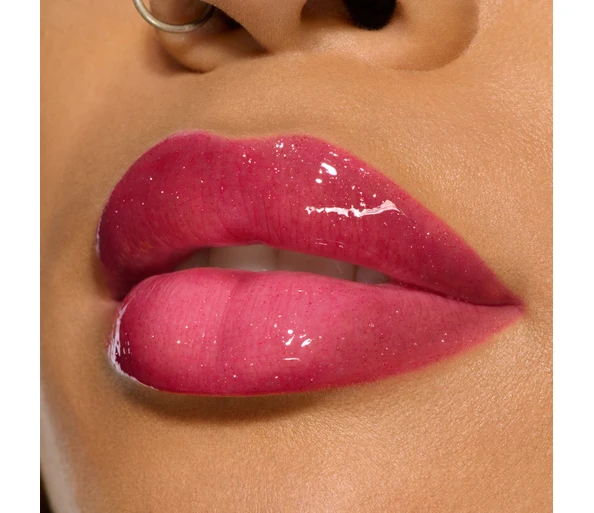 M•A•C Viva Glam Lipglass Air LipglossVIVA KIMMITMENT