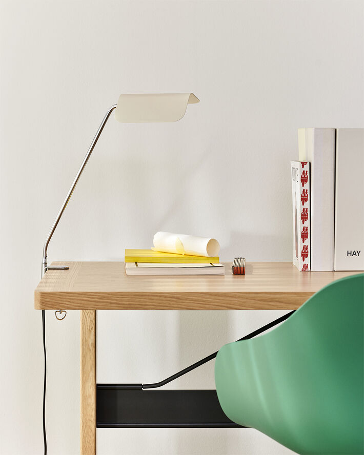 Hay Apex Desk Clip Lamp-Oyster white Oyster white