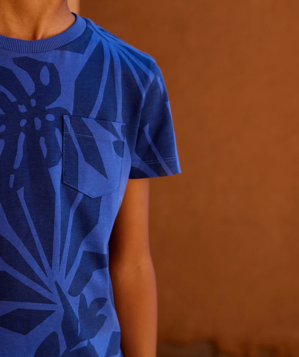 T-SHIRT GARÇON EN COTON BIO BLEU IMPRIMÉ FEUILLAGE
