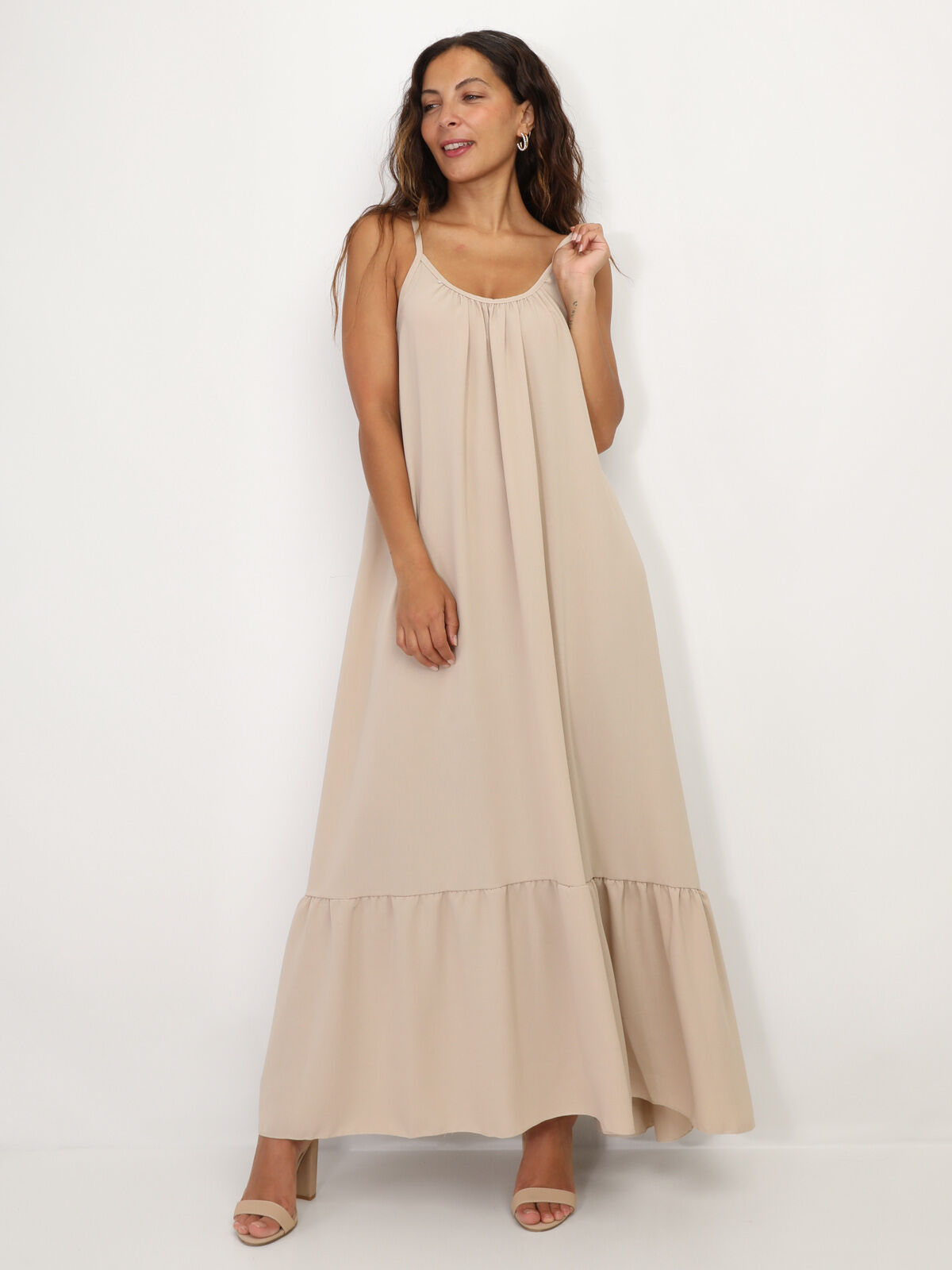 Robe fluide à bas évasé et volonté- Beige