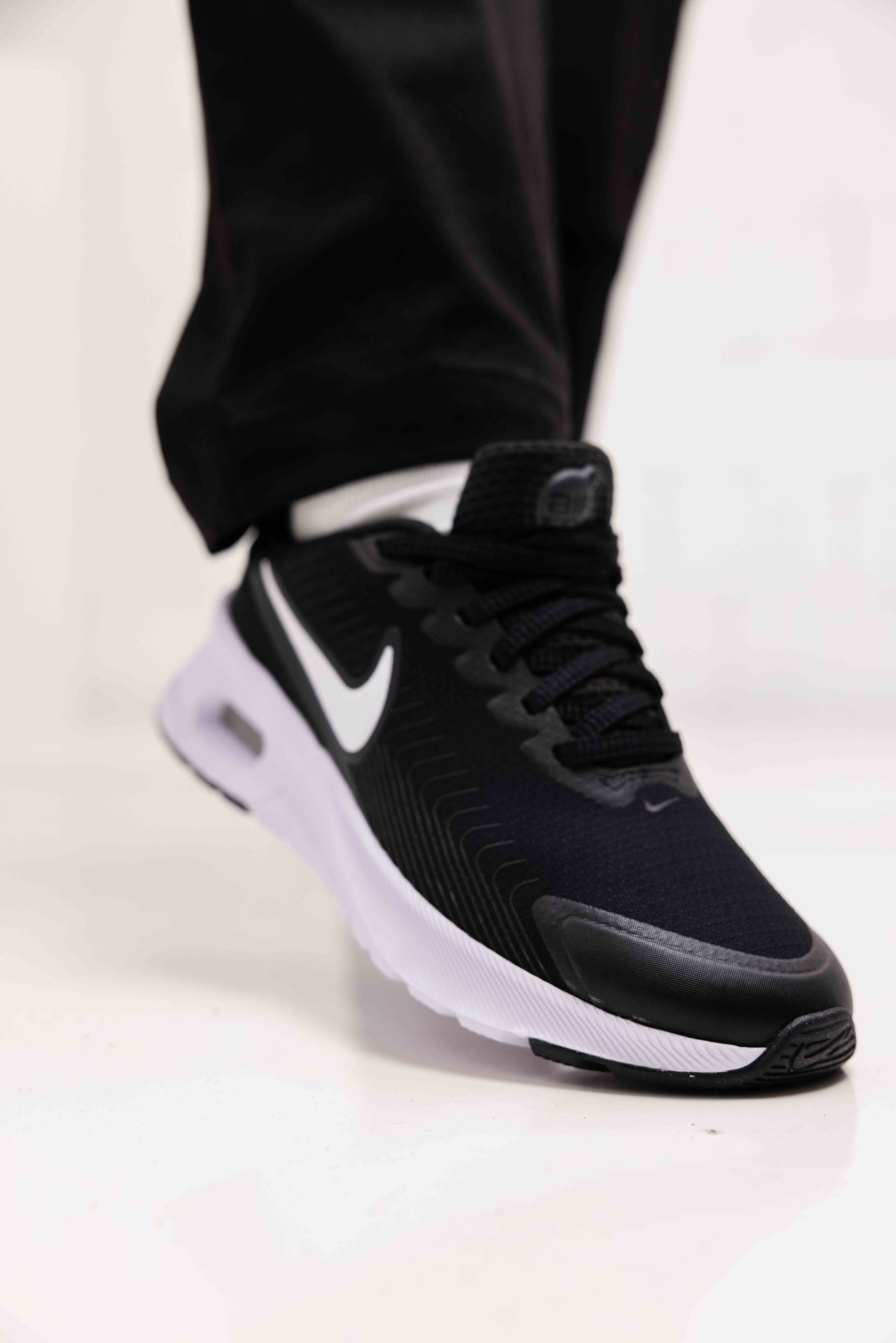Nike Air Max Nuaxis Sneakers Dames Zwart/Wit