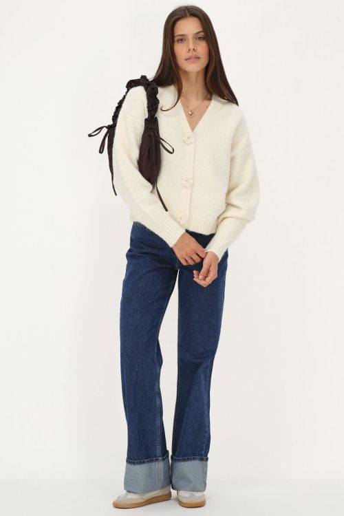Donkerblauwe denim jeans met opgerolde pijpen