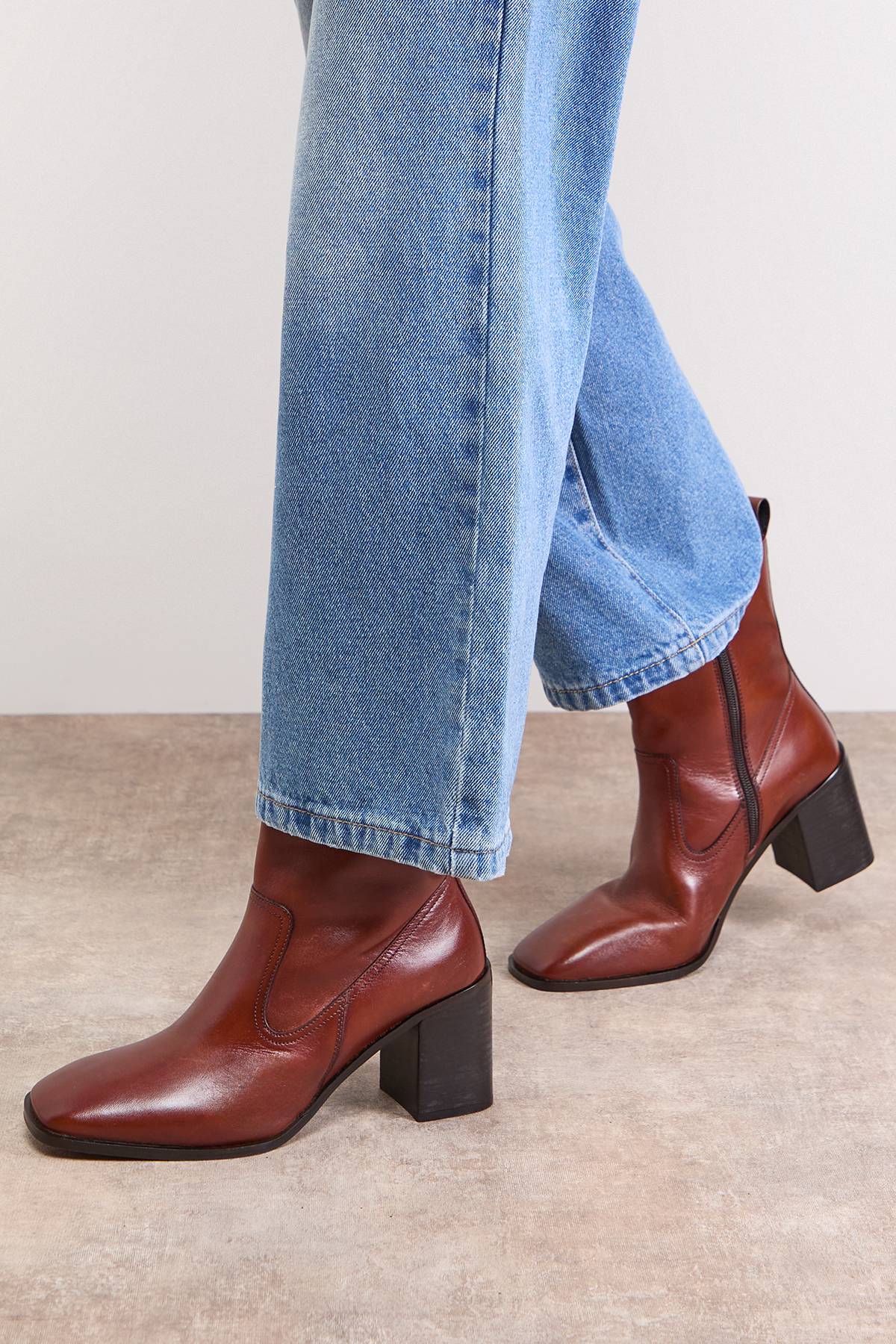 Oasis Bottine Chelsea Lauren en Cuir à Talon Bloc Mi-Hauteur