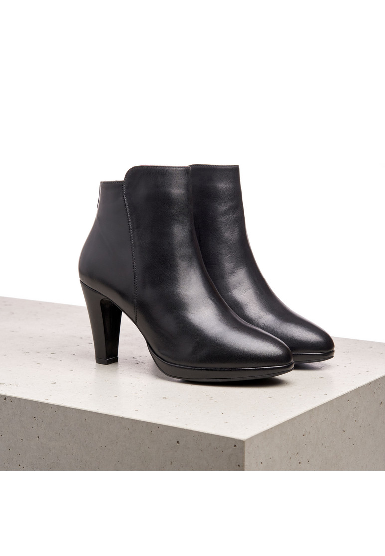 STIEFELETTE Schwarz