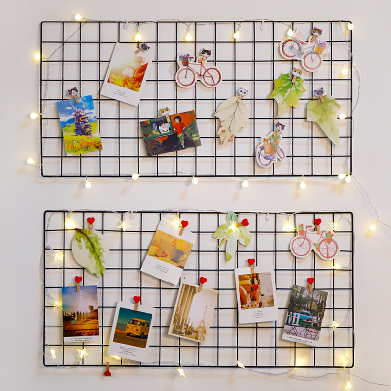 (45x65cm) Wandgitter Fotohalter Organizer Deko Wandhalterung inkl. Palm Blatt und bunte Klammern - Schwarz