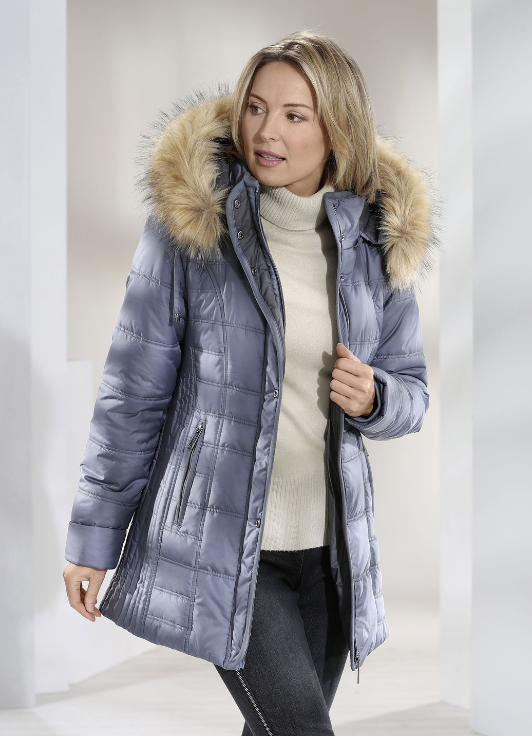 Jacke mit abnehmbarer Kapuze
