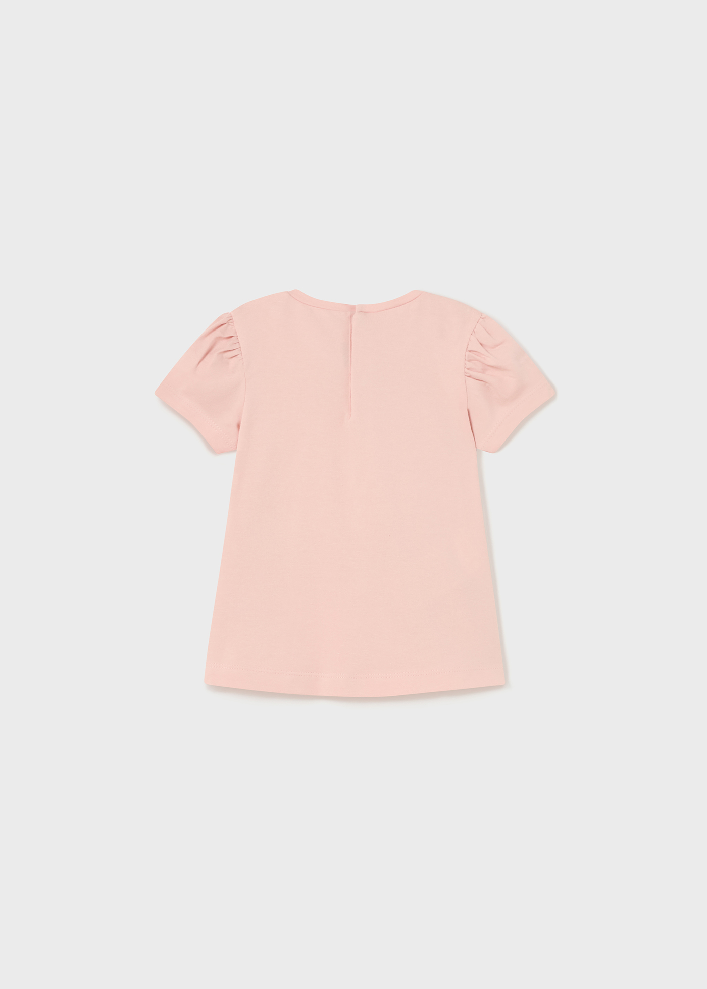 Camiseta infantil com estampa feita em algodão sustentável.
