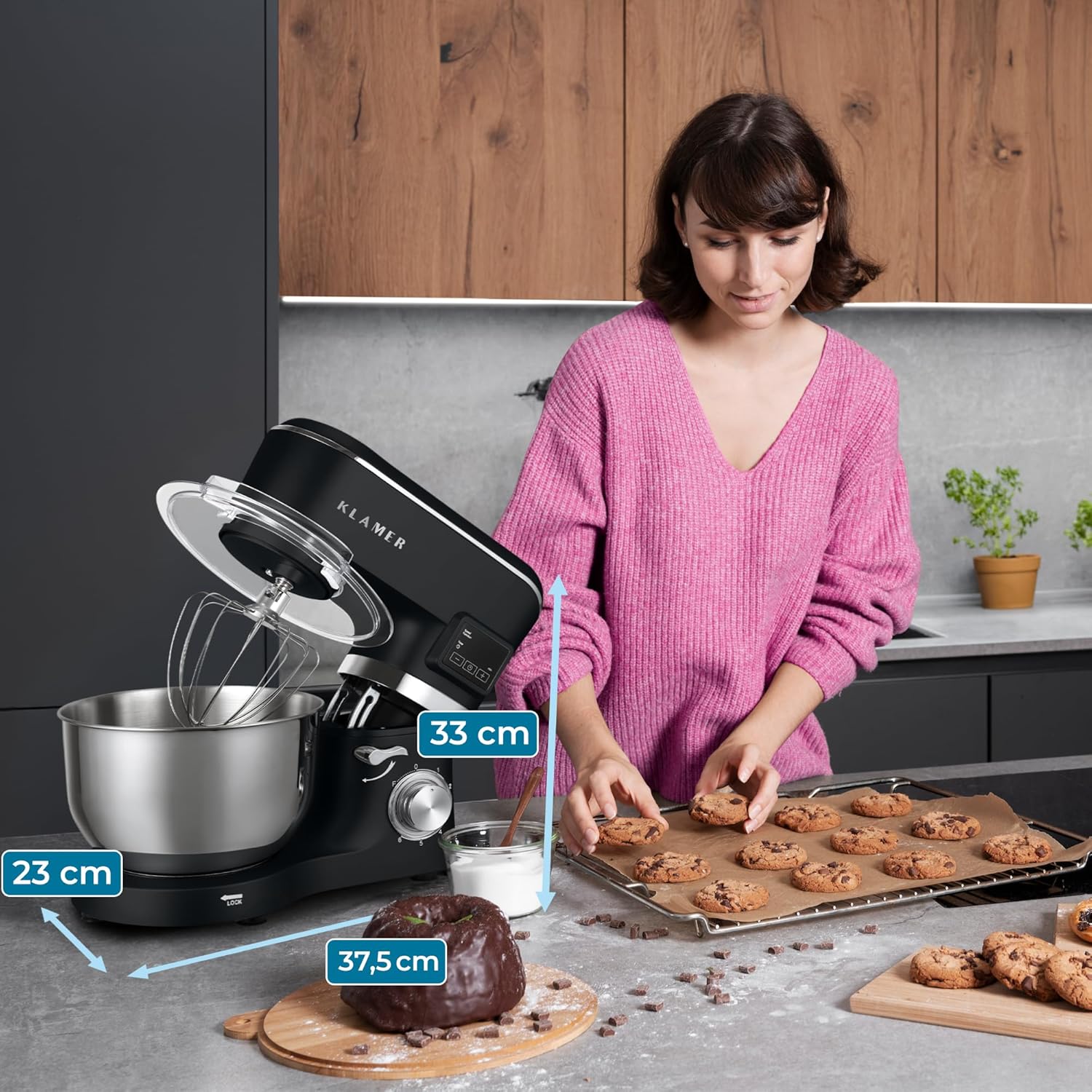 KLAMER Küchenmaschine Classic 1400 W – 5,5 L Rührschüssel aus Edelstahl, Knet-, Rühr- & Schneebesenaufsatz, Timer & LED-Display, stabile Saugnapffüße, ideal für Brot-, Kuchen- & Pizzateig