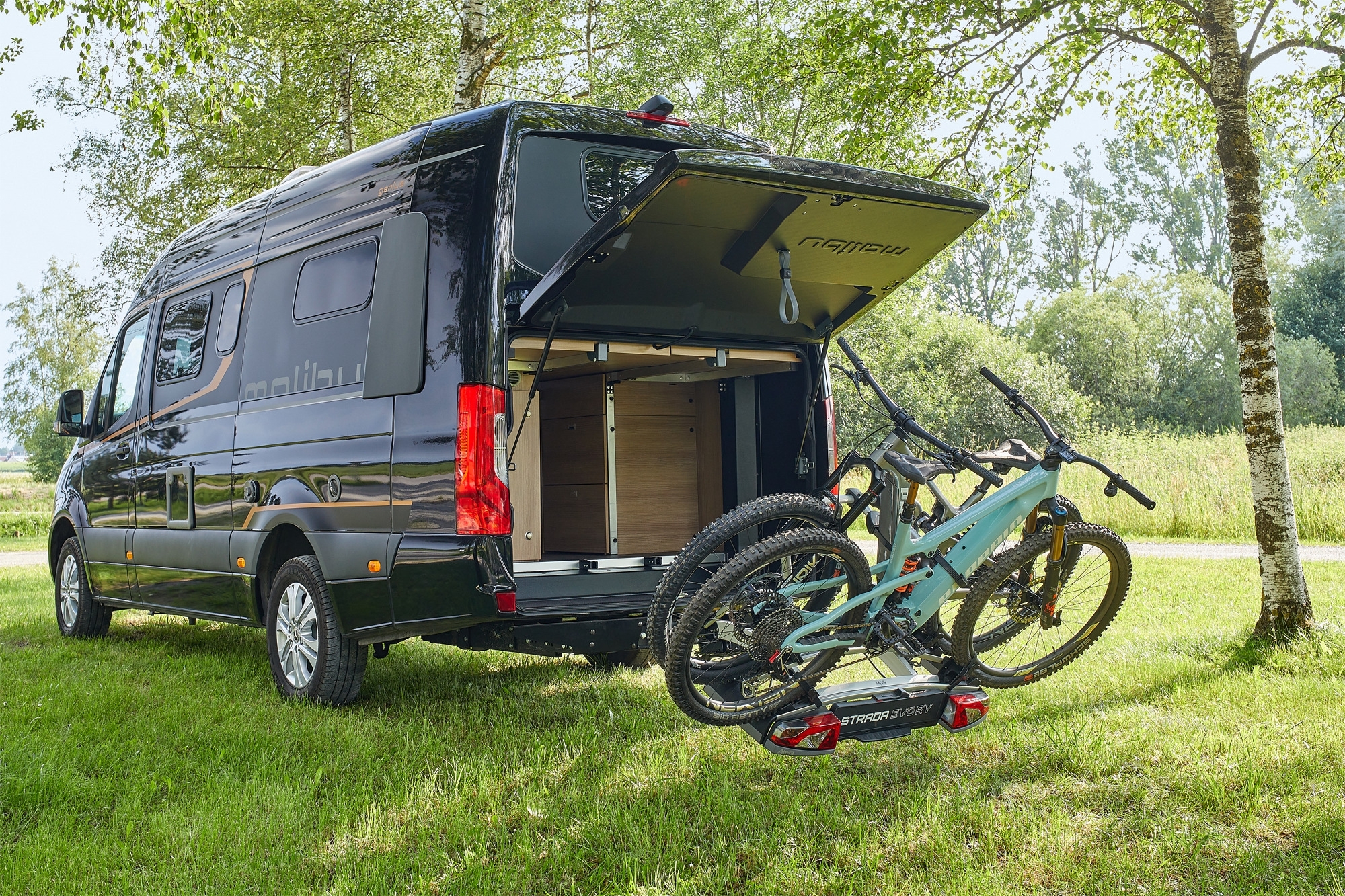Fahrradheckträger Strada EVO RV ‒ Ideal für Flügeltüren und große Heckklappen