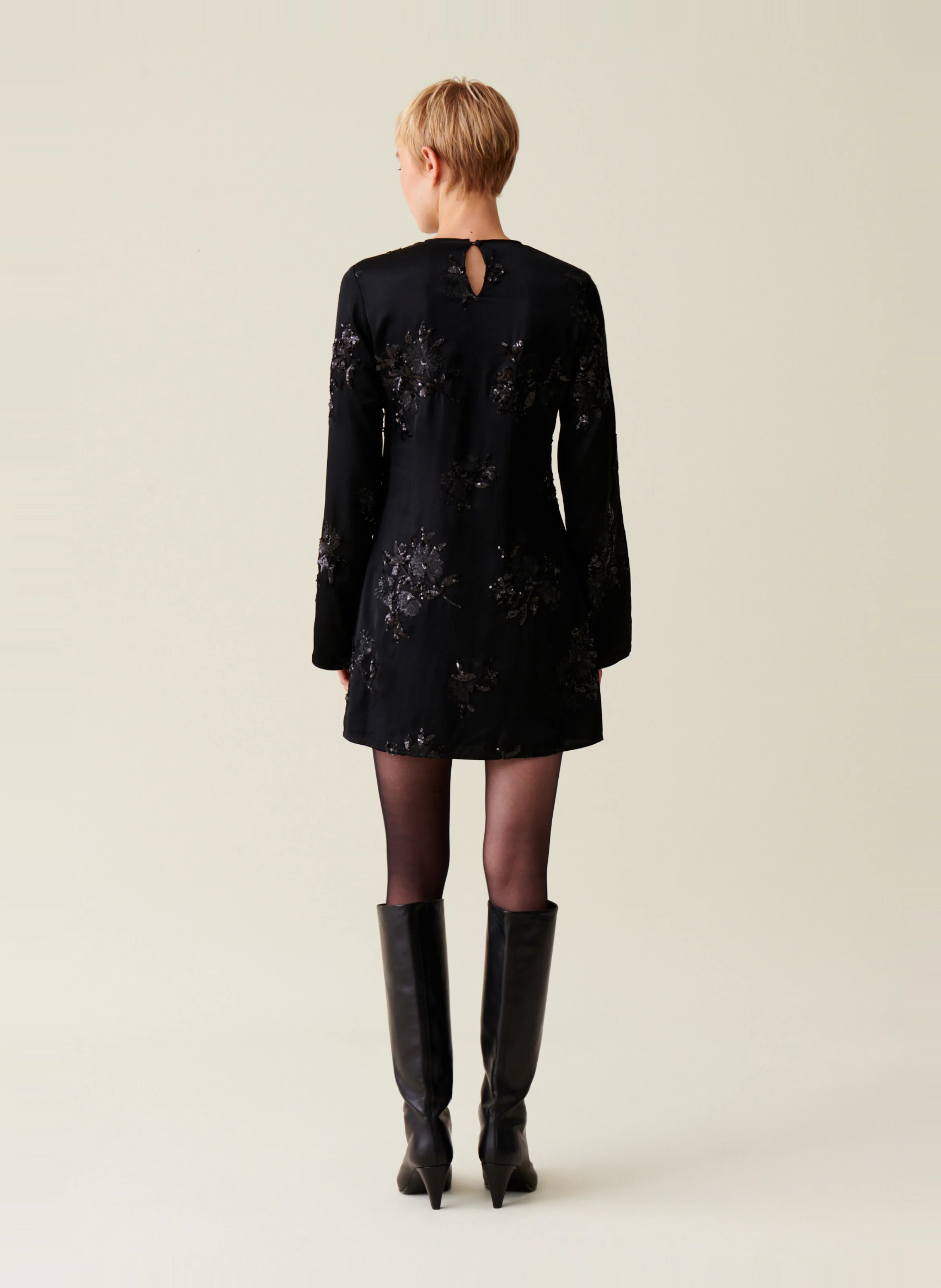 Robe noire sequins brodés | Noir