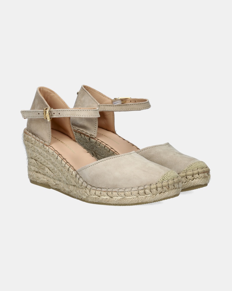 Fred de la Bretoniere Clare Kiki Pumps  - beige