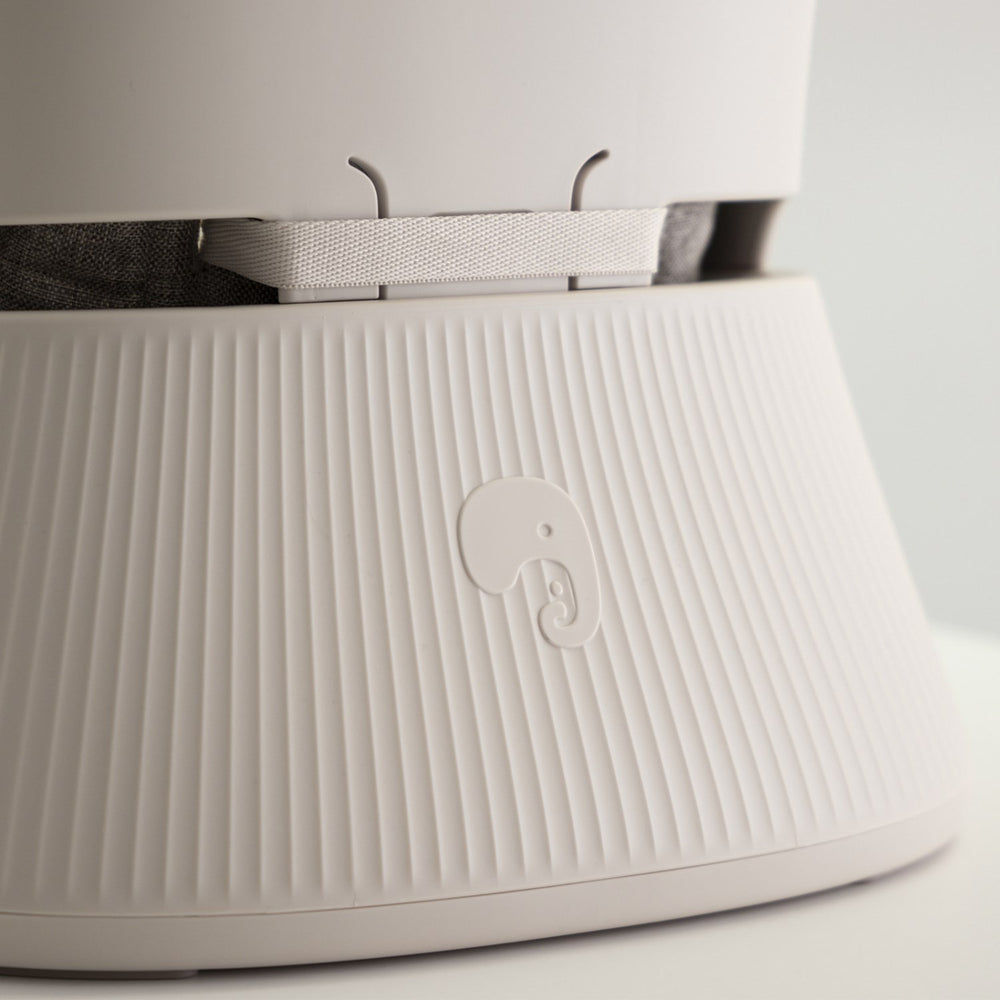 Køb Hannie White Sand The Portable High Chair