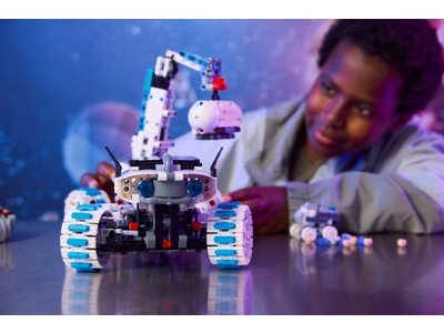 LEGO Lunar Outpost™ maanrover ruimtevoertuig (42211)