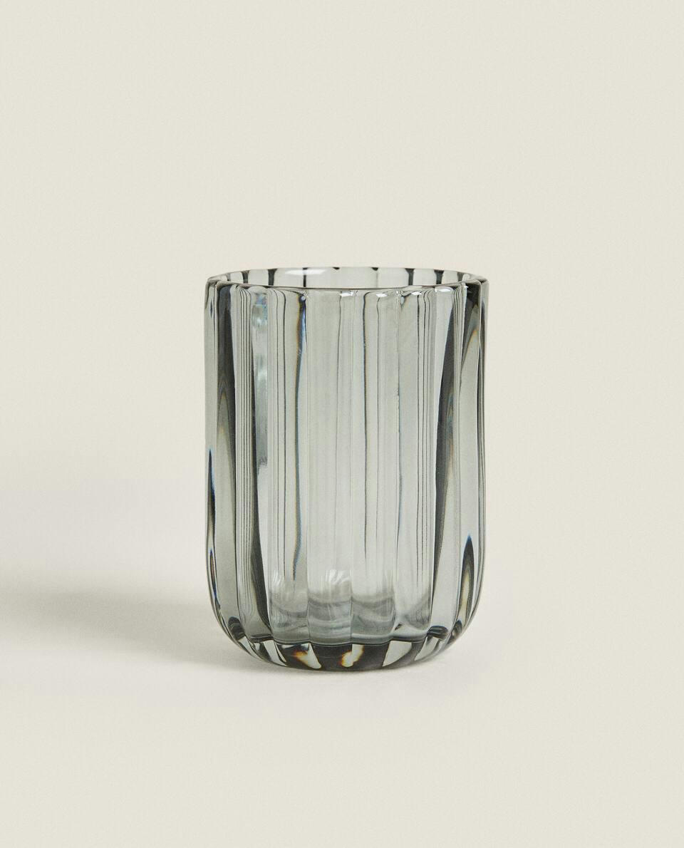 Conjunto de banheiro em vidro com design em relevo