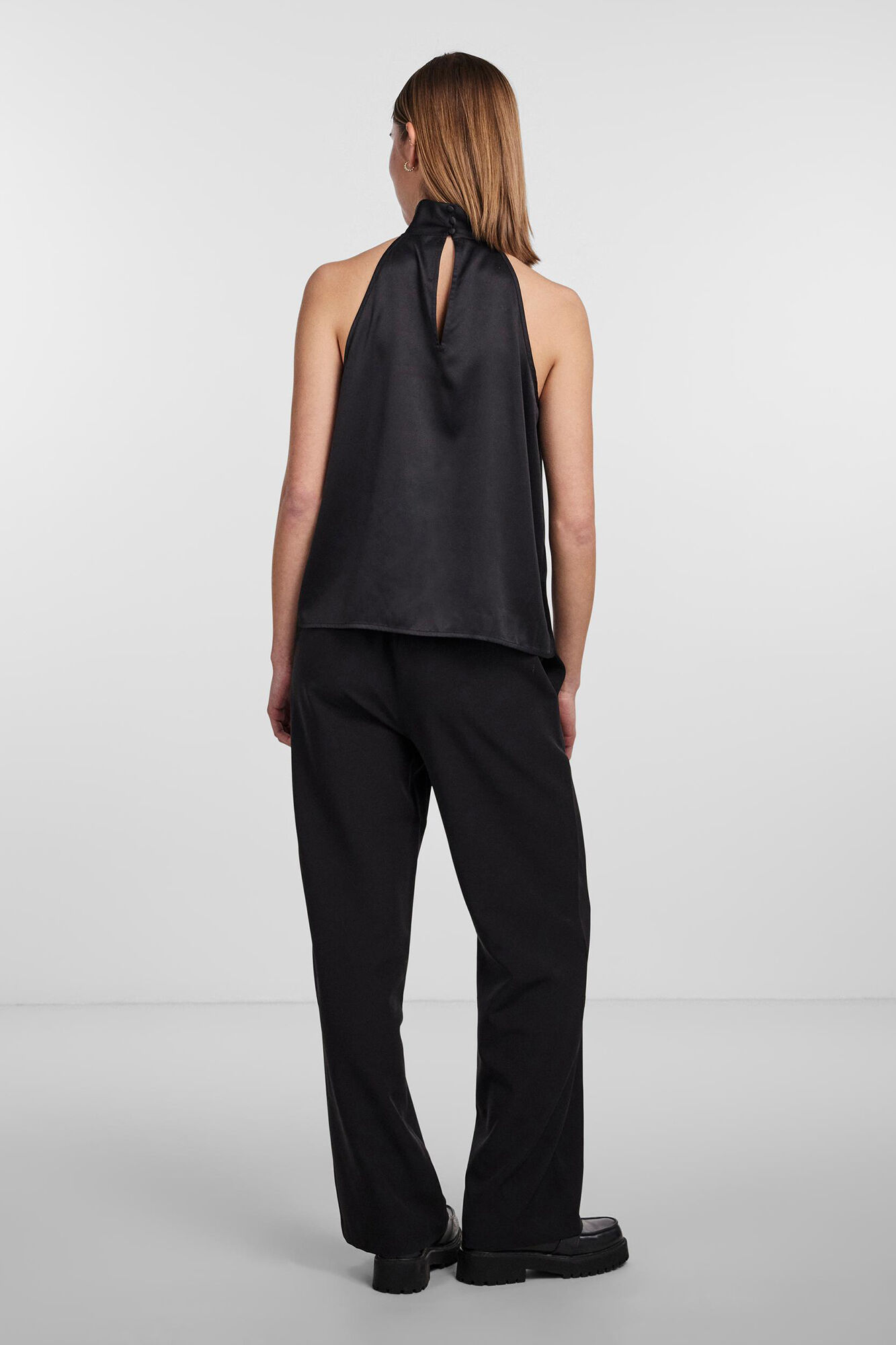 Blusa com decote halter