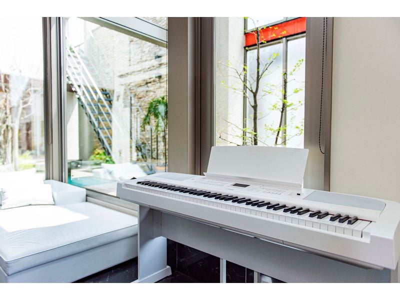 Yamaha E-Piano DGX-670 Weiss Digital Piano mit Begleitautomatik