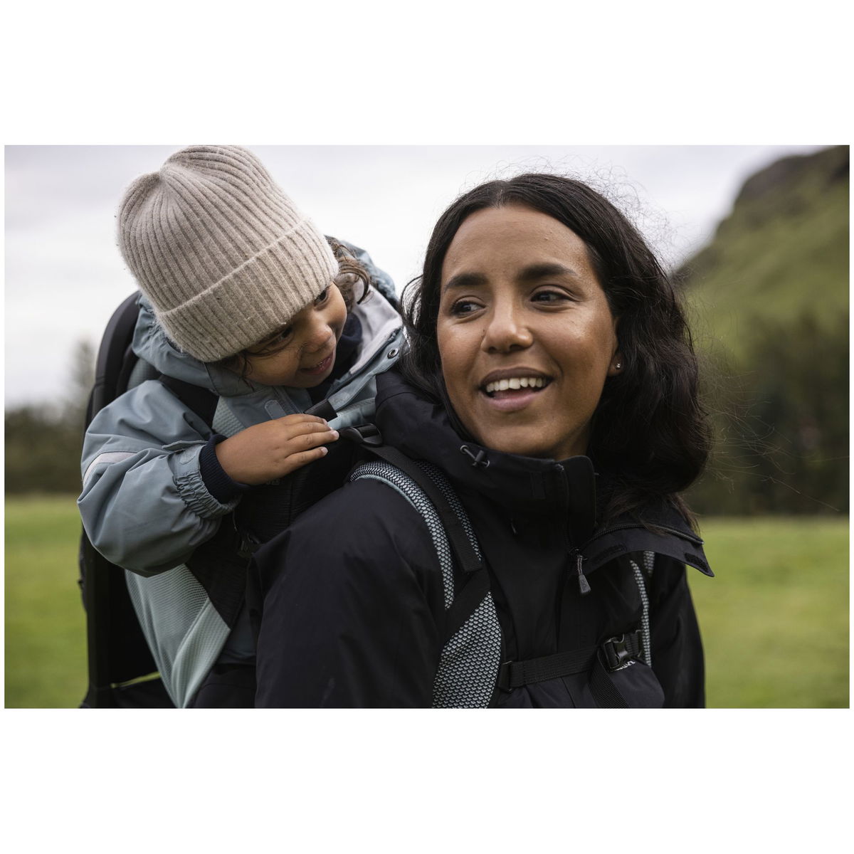THULETHULE   Sapling Kindertrage black