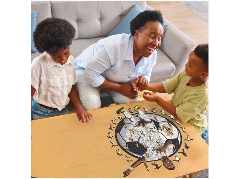 Iconic Puzzle Vinicius Jr. - Real Madrid Offizielles Holzpuzzle, Grösse M