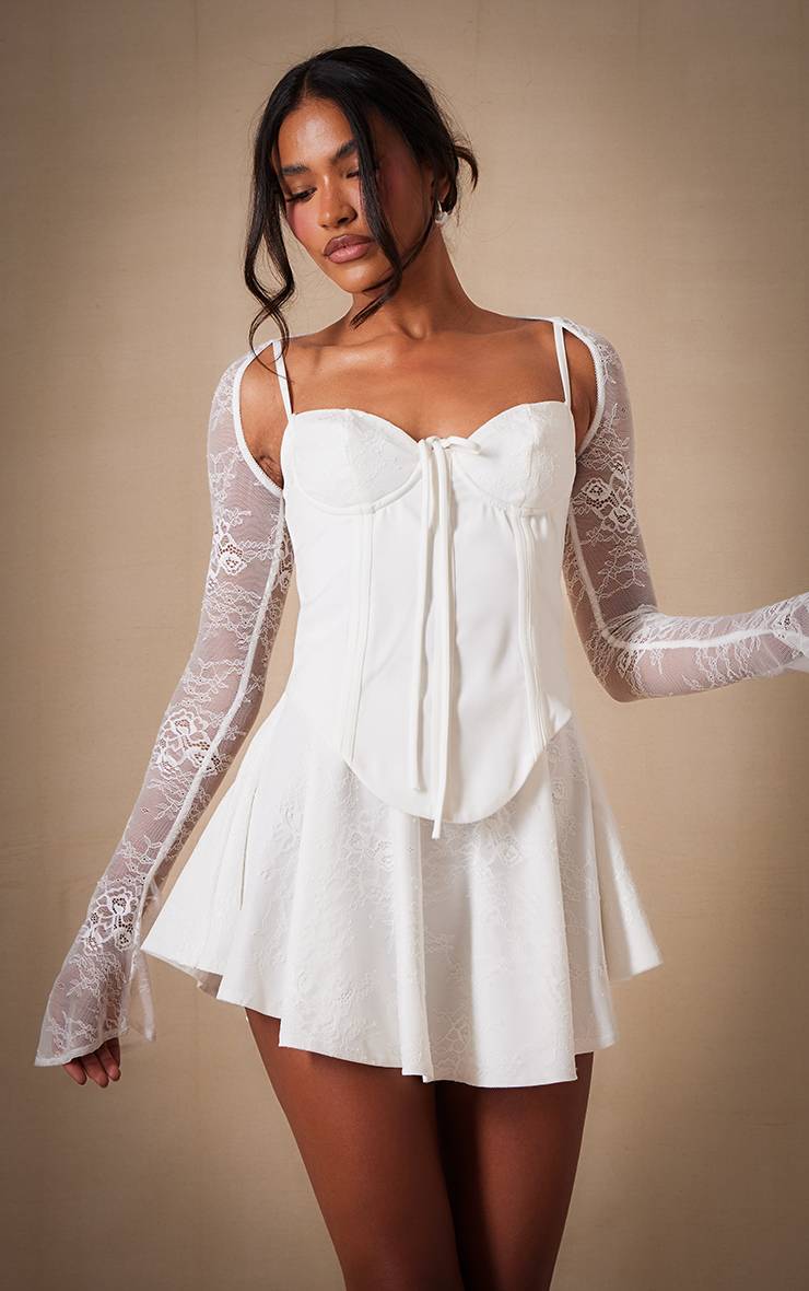 Blanc Robe Premium En Dentelle À Manches Longues Avec Détail Bonnets