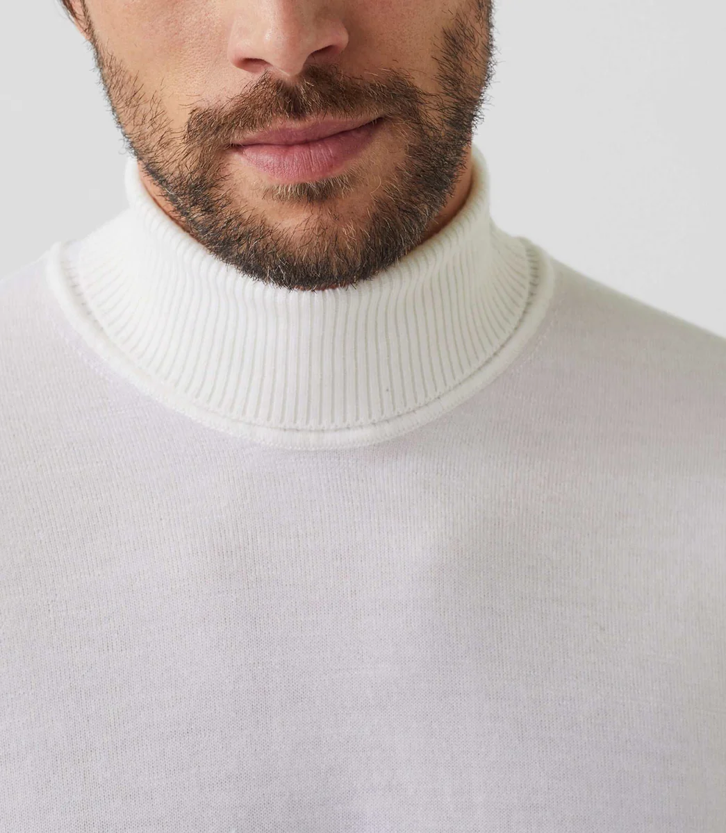 Pull col roulé écru 